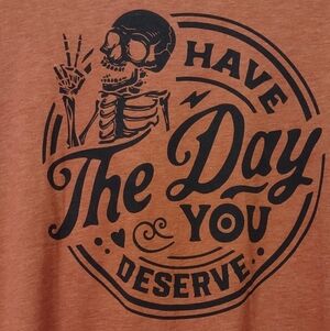 Unisex Medium T SHIRT 🧡 HAVE THE DAY YOU DESERVE